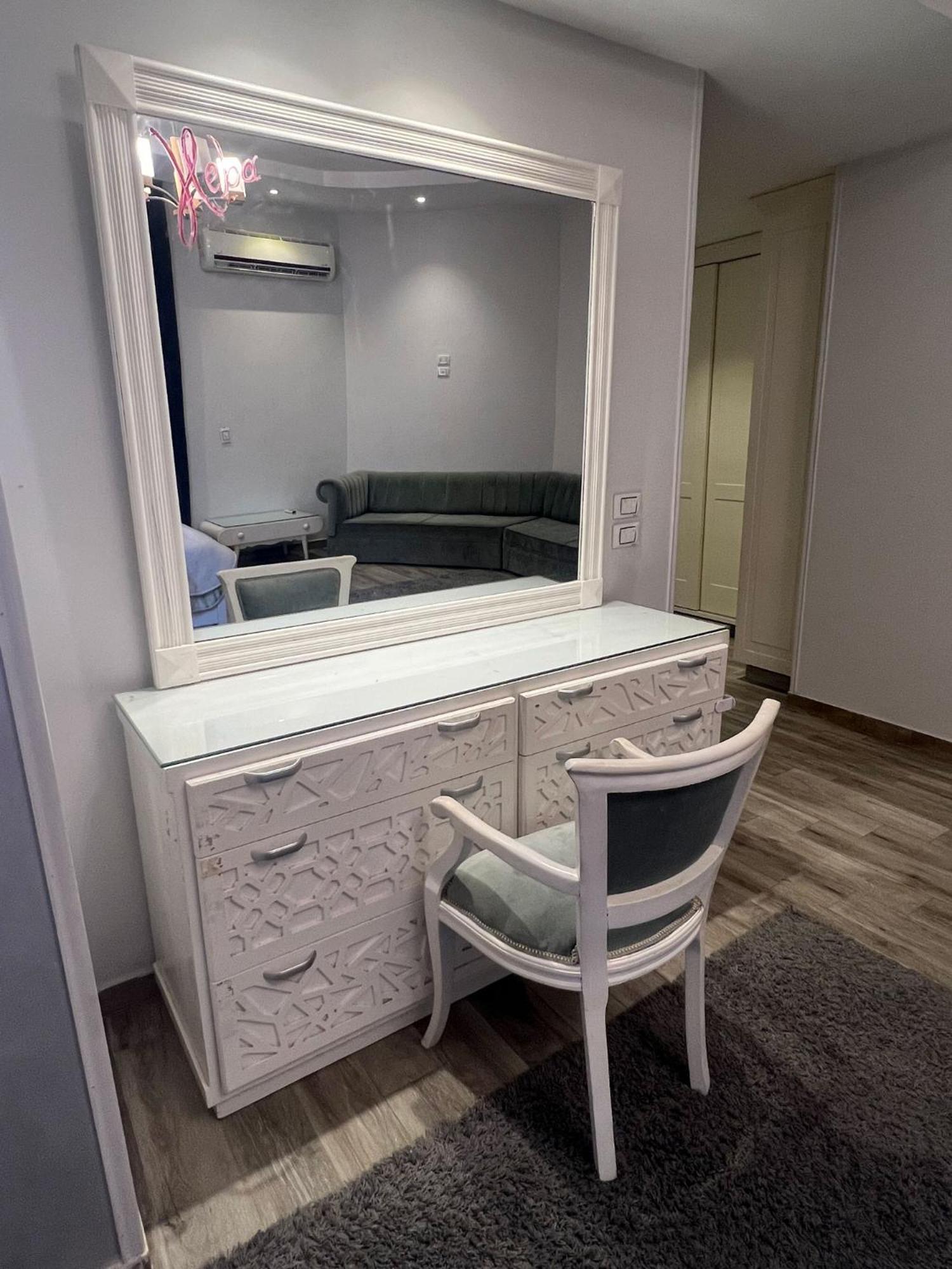 P90 Mall Spacious In New Apartment