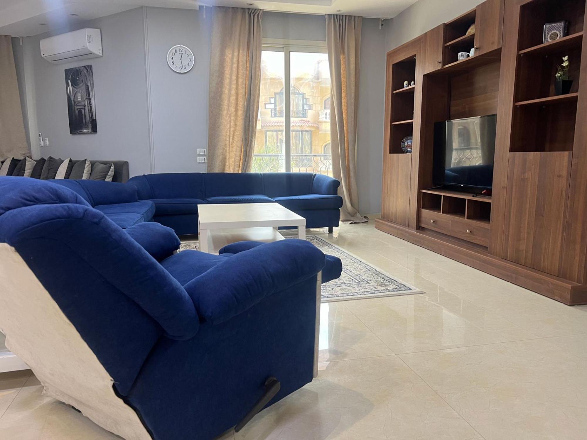 P90 Mall Spacious In New Apartment
